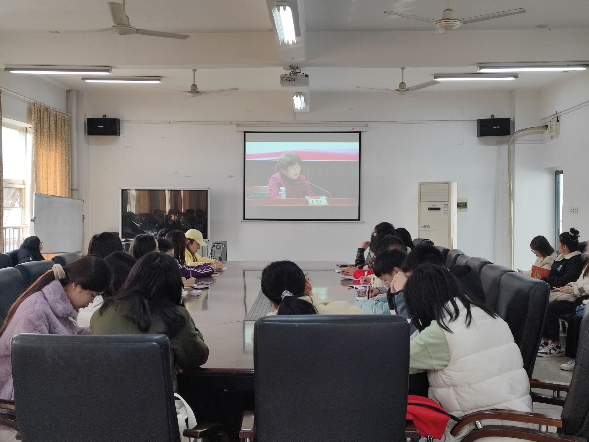 eb9e792574904b7799bc2d166e50af0b.jpg eb9e792574904b7799bc2d166e50af0b.jpg