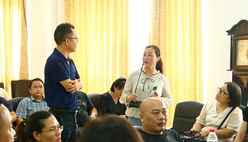 0b27c83a321649bcb25446e1199a3fd3.jpg 新生家长提出问题.jpg