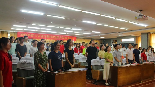 1bc490f0e1f5453d84d38218d60d3dee.jpg 全体起立奏唱国歌.JPG