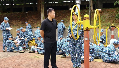 6d7e2a2e02614ac4b9a3f1f80b15a209.jpg 高亮老师指导现场.jpg