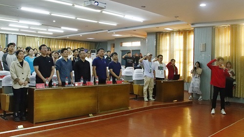 36ff8f54b70e4361a3bb9984ac7a8bf9.jpg 宣誓仪式.jpg