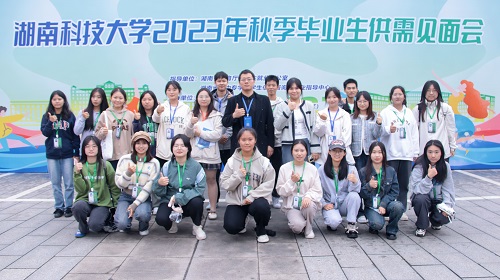 db9e6d0b8a1d4350a5fd0fa0e378fcae.jpg 合照.jpg